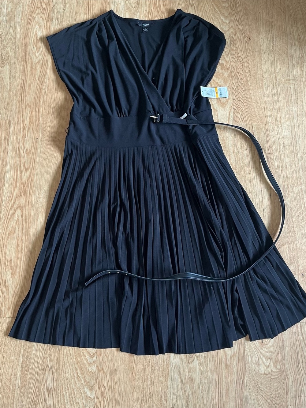 Alfani V-Neck Pleated Midi Dress Size 3X Black Belted Cap Sleeve